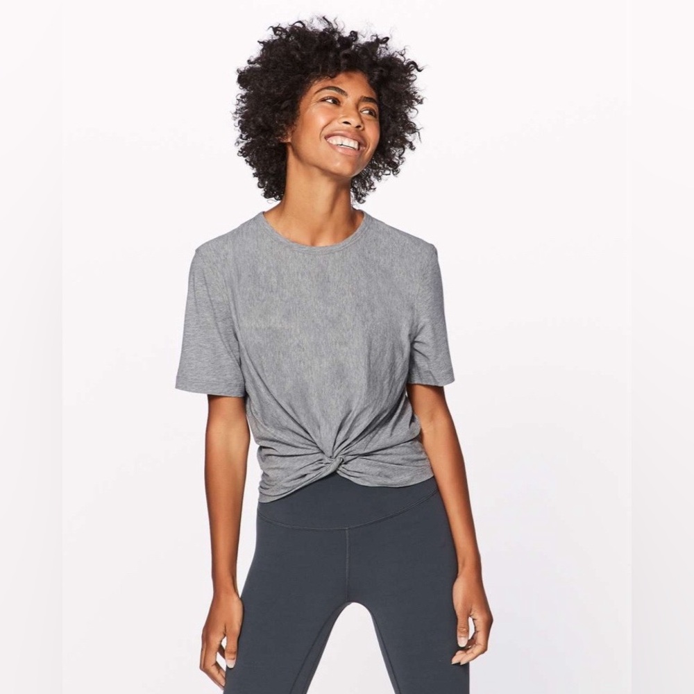 Lululemon Crescent Tee in Heathered Medium Grey Size 4